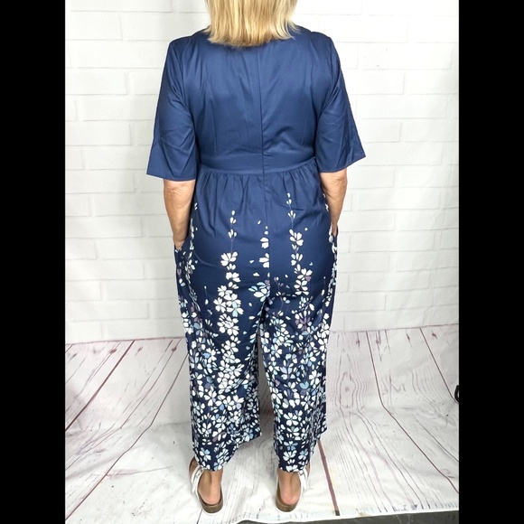 NWT🤩 |•Adorable Blue Floral Jumpsuit Size Large•| - Picture 3 of 11
